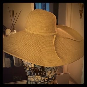 "Sex and the city" beach/sun hat.